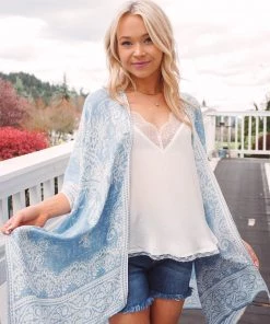 Urbanista Pretty Paisley Kimono Outerwear