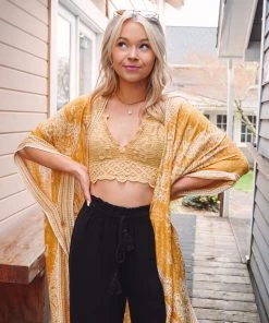 Urbanista Pretty Paisley Kimono Outerwear