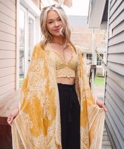 Urbanista Pretty Paisley Kimono Outerwear