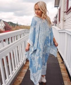 Urbanista Pretty Paisley Kimono Outerwear