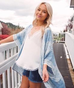 Urbanista Pretty Paisley Kimono Outerwear