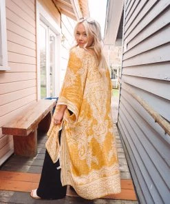Urbanista Pretty Paisley Kimono Outerwear