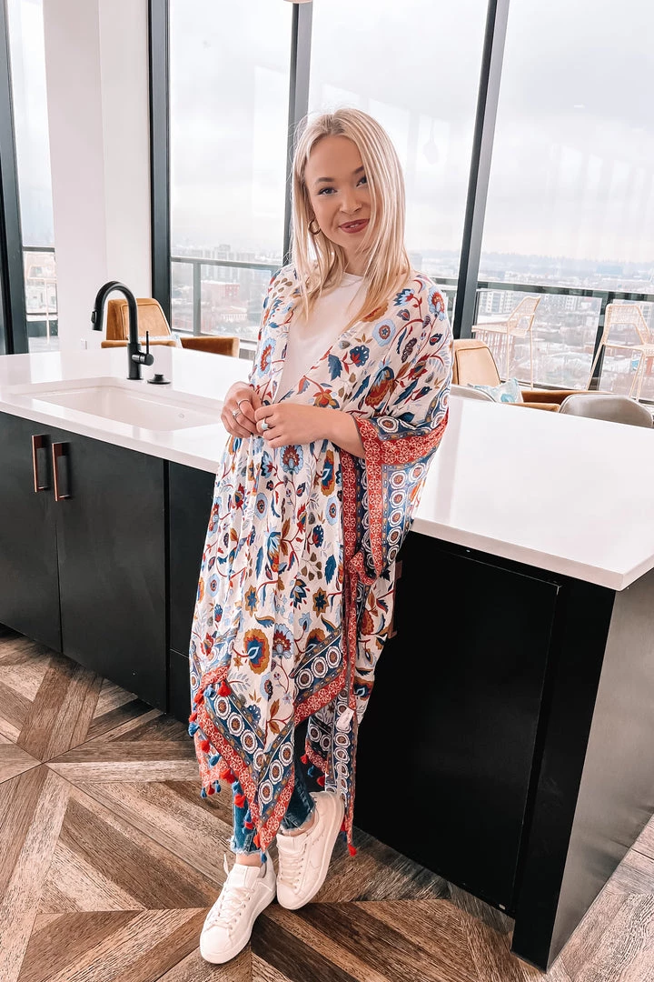 Urbanista Sweeping Florals Kimono Outerwear 9 Urbanista Sweeping Florals Kimono Outerwear