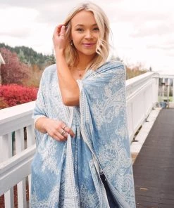 Urbanista Pretty Paisley Kimono Outerwear